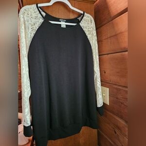 NWOT HEIMISH USA Black Raglan Top With Lace Sleeves SIZE LARGE